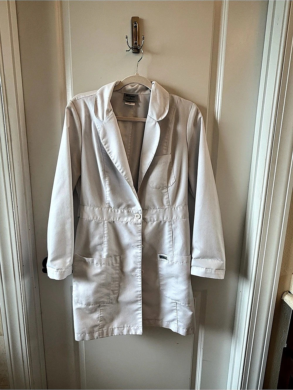 Grey's Anatomy by Barco Hannah Lab Coat White Size Medium - Picture 2 of 4